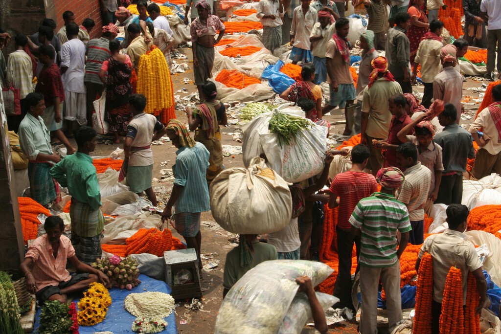 En la India hay ciudades que tienen 40ºC en la calle a las 10 de la mañana. Así que han empezado a vivir de noche