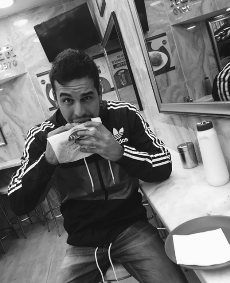 Mario Casas presume de hermanito y la mayor de los Pataky asalta la nevera