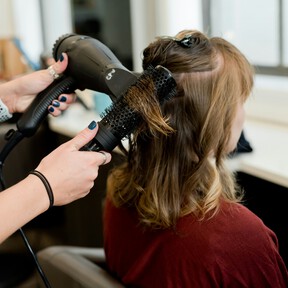 Seis cortes de pelo rejuvenecedores para mujeres de 60 que quieren verse como una de 40 