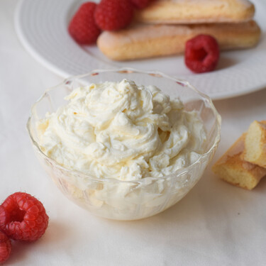 Crema de mascarpone, una receta básica para tus postres caseros