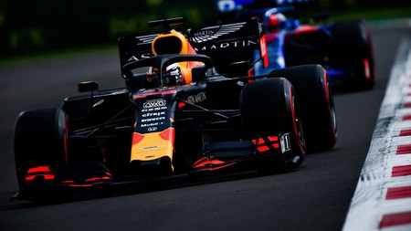 Max Verstappen logra una polémica pole position que le encarrila su triplete de victorias en México