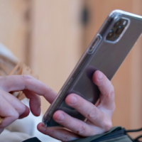 En todos los grupos de WhatsApp siempre hay alguien que lee todos los mensajes pero nunca escribe. La ciencia sabe qué quieren