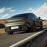 Ni la Tesla Cybertruck ni el SUV de Rivian. No puedes comprar estos coches eléctricos en Europa, pero pronto podrás conducir los de Xiaomi