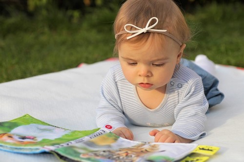Por qué es bueno que el bebé pase un tiempo boca abajo durante el día