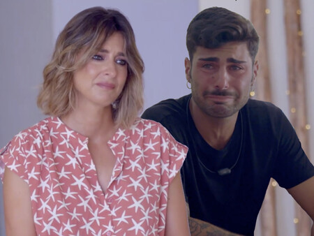 Sandra Barneda rompe a llorar tras escuchar estas emocionantes declaraciones de amor de Hugo Pérez en 'La Isla de las Tentaciones 3'