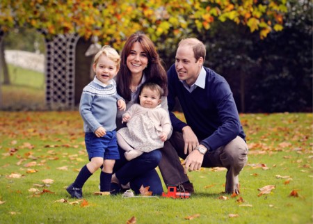 Los príncipes de Cambridge nos felicitan la Navidad vistiendo moda española