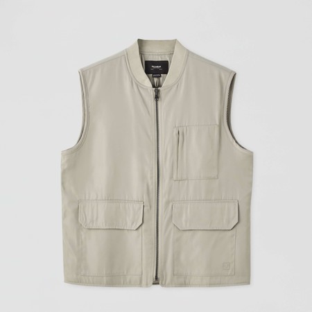 Los Chalecos Con Bolsillos Siguen Siendo Tendencia Y Estos De Pull Bear Son Los Mas Cool Que Llevaras A La Calle