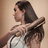 No es un error: la plancha que seca y alisa de Cecotec está al 70% en MediaMartk y va a quedarse sin stock 