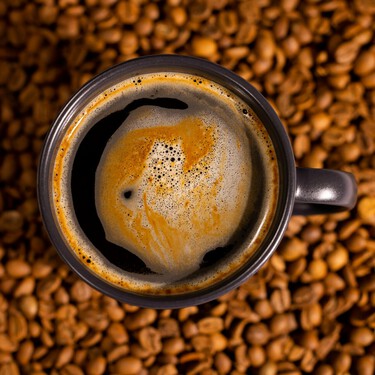 La cafetera superautomática en oferta por las rebajas de enero perfecta para quienes no tienen mucho tiempo por las mañanas