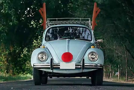 Coche con cuernos de reno y decoración navideña: las multas que te pueden poner