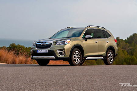 Probamos el Subaru Forester EcoHybrid, un SUV dinámico, cómodo y amplio... pero de consumo mejorable