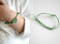 Pulseras con niños: vídeo tutorial sobre cómo hacer un nudo de corazón y regalo para la profesora