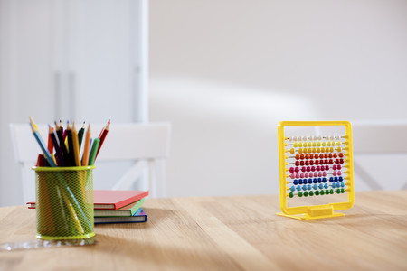 Con espacios así, a tu hijo le encantará estudiar: 17 ideas para organizar un rincón de estudio