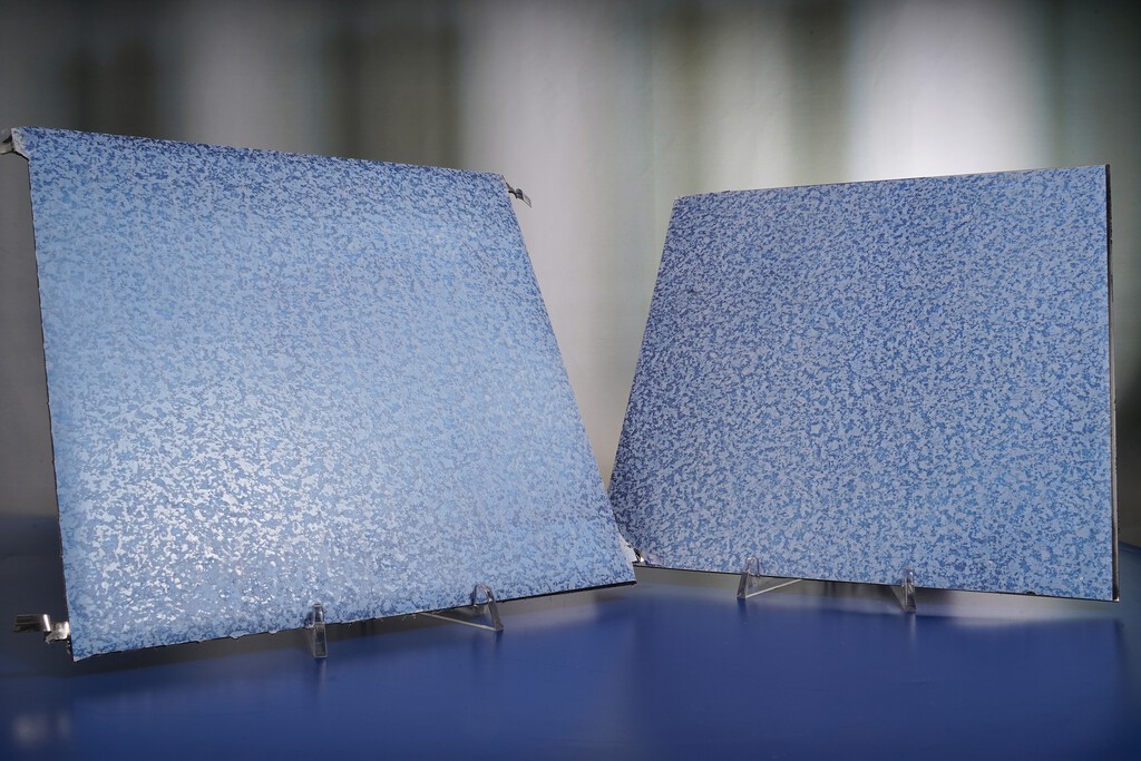 Estos científicos han conseguido paneles solares mucho más decorativos. Que sean como baldosas en las fachadas es su objetivo 