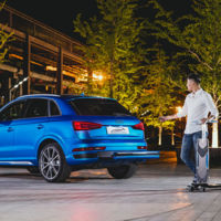 Con este Audi Q3 no hace falta aparcar en la puerta, puedes llegar en patinete