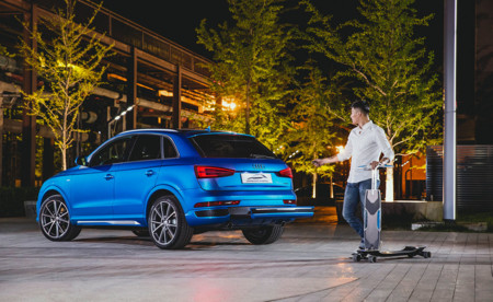 Con este Audi Q3 no hace falta aparcar en la puerta, puedes llegar en patinete