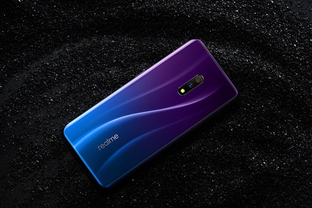 Realme X: la nueva gama media premium de Realme apuesta por el periscopio y un AMOLED gigante