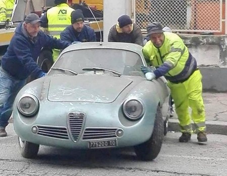Tesoro de sótano, encuentran un Alfa Romeo Giulietta SZ que estuvo oculto por 35 años