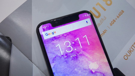 Invasión 'notch' en Android: probamos 11 móviles que imitan el diseño del iPhone X en el MWC 2018