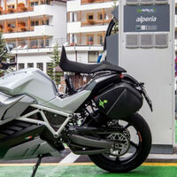 EE.UU se gastó 7.500 millones en cargadores eléctricos, y tres años después solo tienen 400. España va por 50.000 