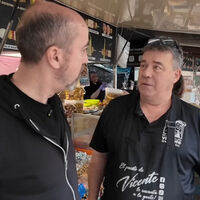Vicente, vendedor ambulante en Cantabria: "Cuando le estoy poniendo el producto en la bolsa al cliente, le digo que todavía entra un poco más. Eso es vender"