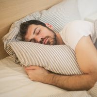 Si duermes hasta tarde los fines de semana, tu corazón te lo agradecerá. Un nuevo estudio asegura que reduce el riesgo de enfermedades cardiacas en un 20% 