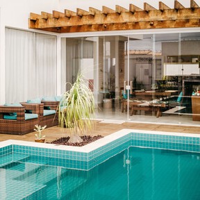 JYSK tiene una tumbona cómoda y funcional ideal para convertir la terraza o el jardín en un resort: está rebajada un 40% 