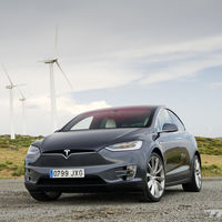 Daimler hizo trampas espiando a Tesla: alquiló a un particular que no sabía nada un Model X para despiezarlo, según Spiegel