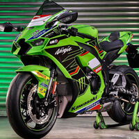 Pilla un babero porque Kawasaki ha sacado una edición limitada de la ZX-10RR del WSBK con chuches de carreras