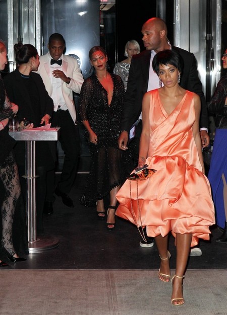 Y por fin llegaron las explicaciones del movidón de Solange y Jay-Z