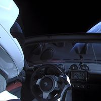 El Tesla Roadster es el primer coche que completa una órbita alrededor del Sol, y viaja a 1.410 km/h
