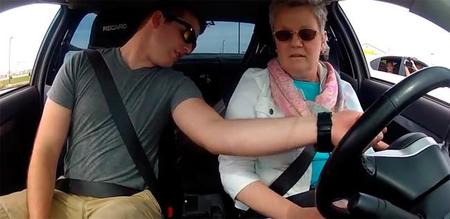 ¿Le dejarías a tu madre un coche de 900 caballos?