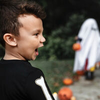 Mi hijo tiene miedo a Halloween: cómo acompañar a los niños que no disfrutan con esta festividad 