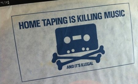 Un lobby antidescargas utiliza una canción de un músico sin su permiso para un anuncio antipiratería