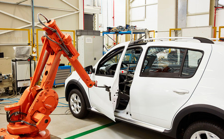 De los R8 comunistas al triunfo de los coches low cost. 50 años de Dacia y su modernización