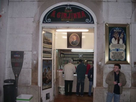 Si viajas a Lisboa tienes que probar este licor: la Ginjinha
