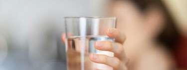 Drinking a Glass of Water Before a Meal Is a Popular ‘Trick’ for Losing Weight. Science Says Otherwise 