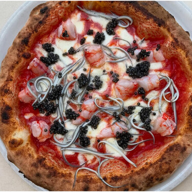 Dabiz Muñoz se ha puesto a hacer pizzas y se le está yendo de las manos: con caviar, angulas y gamba roja