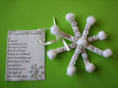 Manualidad navideña para hacer con niños: copos de nieve artesanales
