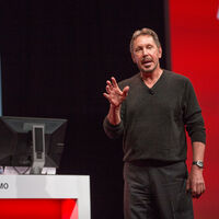 Hay ricos que compran mansiones, y luego está Larry Ellison, que compra barrios enteros para sus empleados