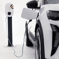 Goldman Sachs dice que en 10 años la mitad de los coches nuevos serán eléctricos, y en 15 conducirán solos