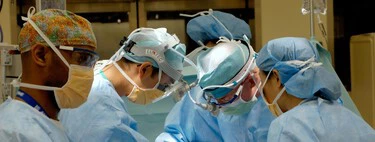 Los Gen Z están eligiendo el sector salud para trabajos a prueba de IA. El problema: son puestos con altas tasas de infelicidad 