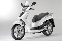 Kymco pone la Grand Dink 125 y la People S 125 en promoción