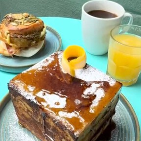 El lugar secreto en CDMX para desayunar delicioso los fines de semana: prueba su enorme pan francés, chilaquiles y pan recién horneado