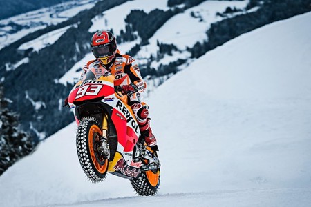 Esto era lo que Marc Márquez y sus "grandes cojones" tramaban con la MotoGP en la nieve