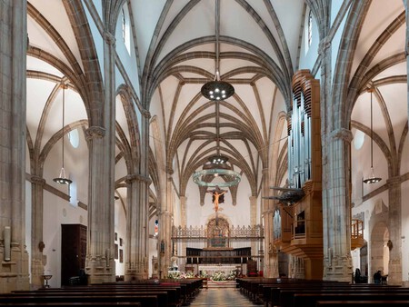 Nave Central De La Catedral Magistral De Alcala De Henares
