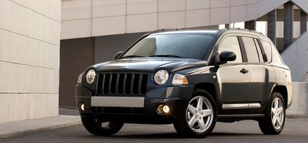 Chrysler llama a revisión a casi 600.000 Jeep Wrangler y monovolúmenes