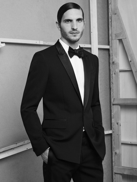 Justo a tiempo para las fiestas: Givenchy y su nueva línea de tuxedos por Riccardo Tisci
