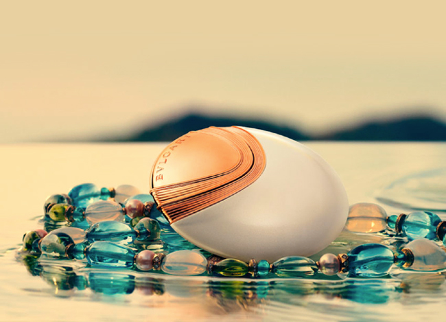 La sirena Magdalena Frackowiak posa para Aqua Divina de Bvlgari