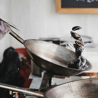 Quem tem uma frigideira de aço em casa possui um tesouro; desde que aprenda a usá-la corretamente, é claro 